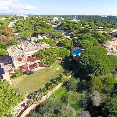 Sleeps 10 Pool Air Con Wifi