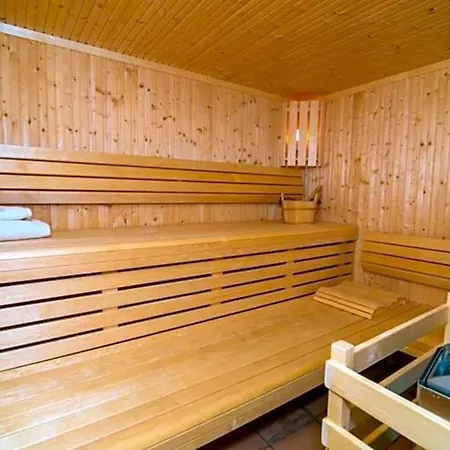 فيلة Sleeps 10 Pool Air Con Wifi *