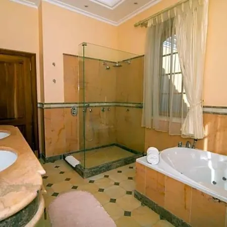 Sleeps 10 Pool Air Con Wifi