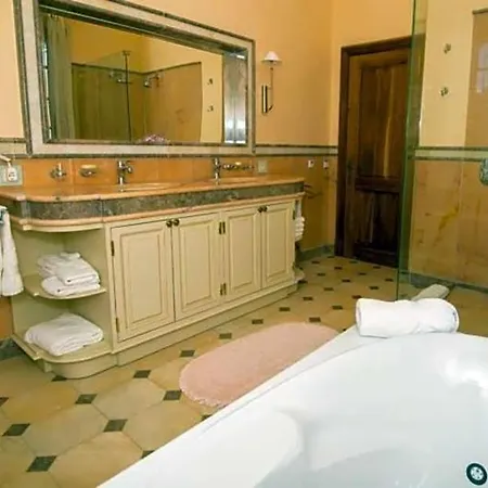 Sleeps 10 Pool Air Con Wifi *