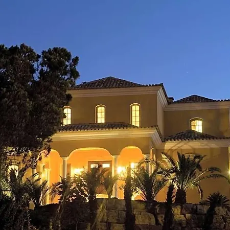 Sleeps 10 Pool Air Con Wifi