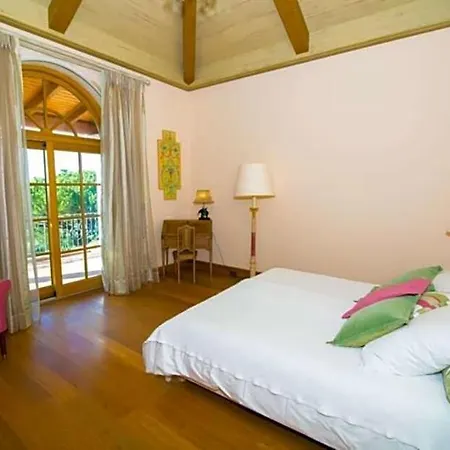 فيلة Sleeps 10 Pool Air Con Wifi *