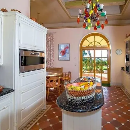 Sleeps 10 Pool Air Con Wifi فيلة *