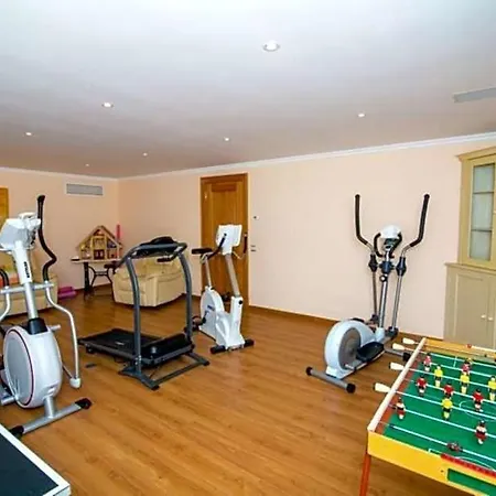 Sleeps 10 Pool Air Con Wifi